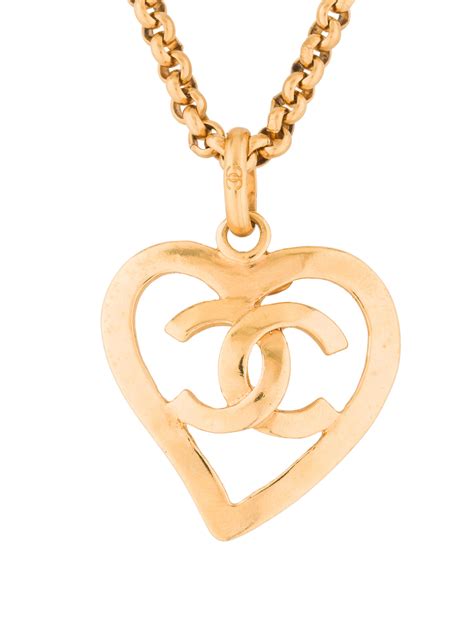 chanel heart necklace